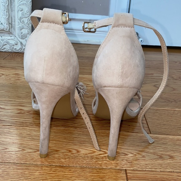 Heels - Picture 3 of 4